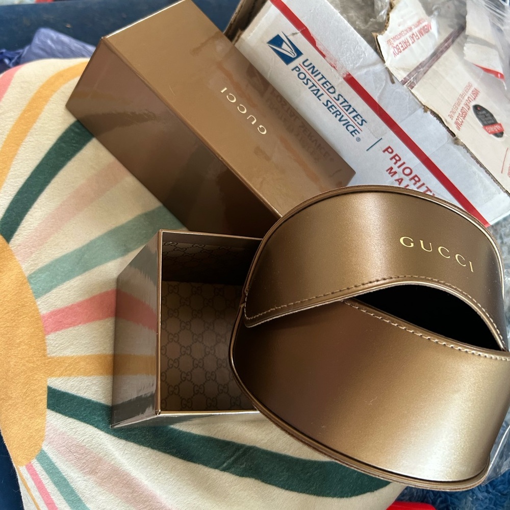 GUCCI Red Heart Sunglasses - Basically Brand New - Picture 3 of 8